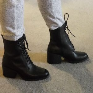 COMBAT BOOTS
